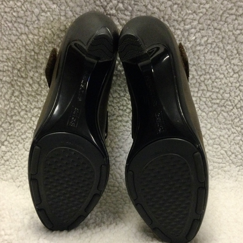 NWOB Aerosoles Cypress Leather Ankle Bootie - Picture 6 of 10